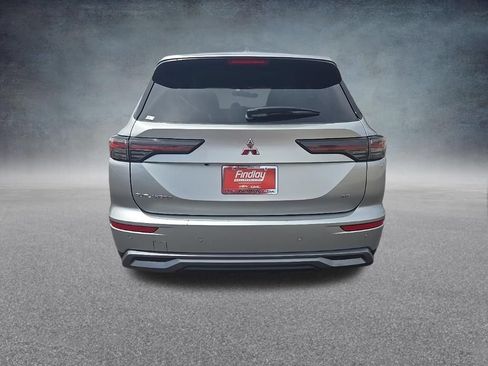 Used 2025 Mitsubishi Outlander SE FWD image 4