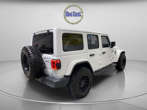 Used 2019 Jeep Wrangler Unlimited Sahara image 4