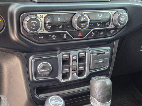 Used 2023 Jeep Gladiator Sport AWD/4WD image 30