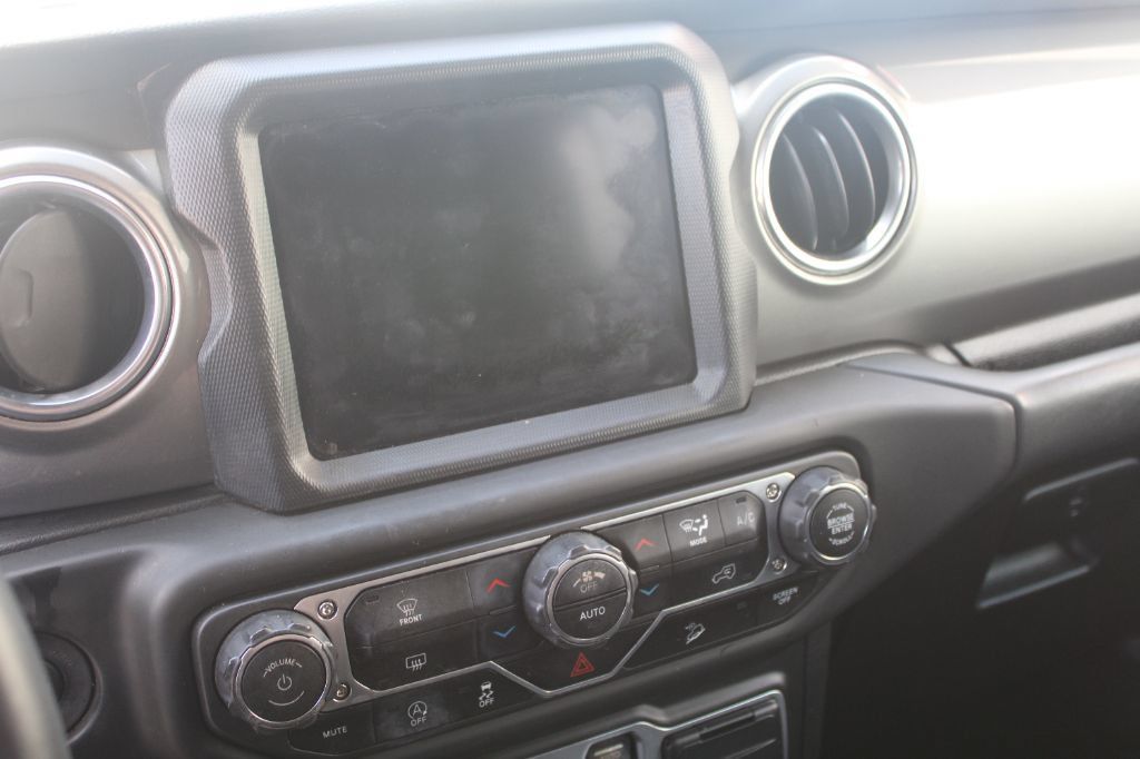 Used 2018 Jeep Wrangler Unlimited Sahara AWD/4WD image 11