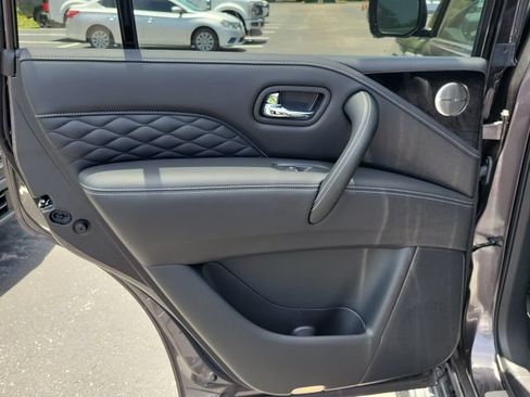 Used 2024 INFINITI QX80 Sensory w/ Cargo Package AWD/4WD image 11