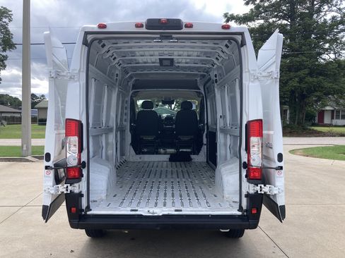 Used 2024 RAM ProMaster 2500 w/ Convenience Group FWD image 7