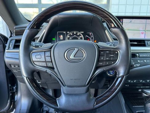 Used 2019 Lexus ES 300h w/ Luxury Package image 36
