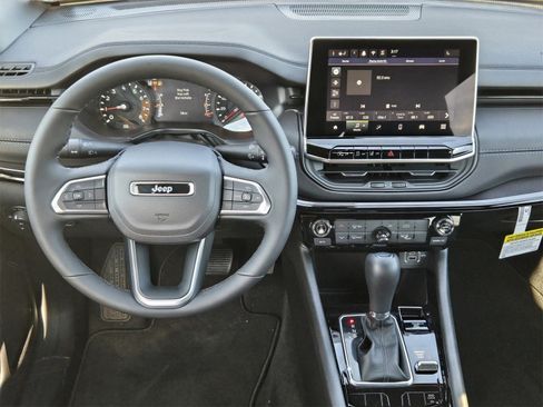 New 2026 Jeep Compass Latitude image 25