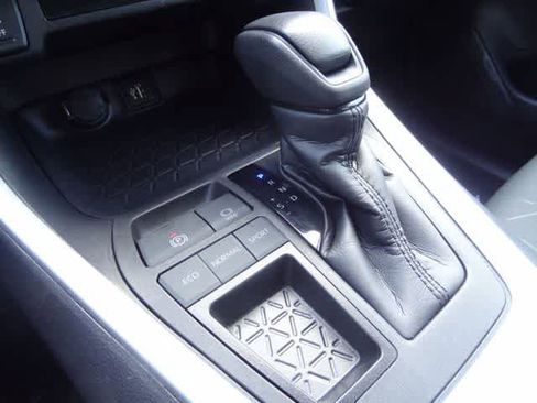 Certified 2024 Toyota RAV4 XLE FWD image 30