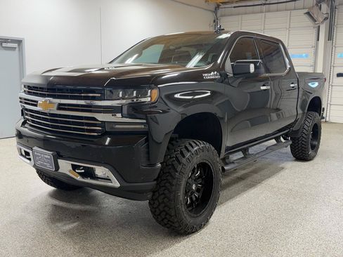 Used 2019 Chevrolet Silverado 1500 High Country w/ Technology Package AWD/4WD image 8