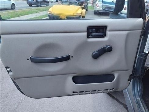 Used 2005 Jeep Wrangler Rubicon image 11