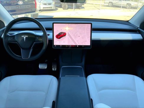 Used 2022 Tesla Model Y Long Range image 14