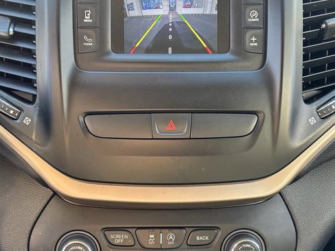 Used 2016 Jeep Cherokee Latitude image 12