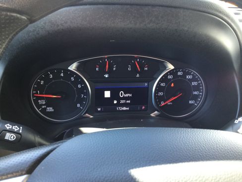 Used 2024 GMC Terrain SLE w/ Driver Convenience Package image 15