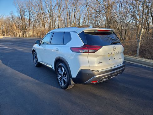 Used 2023 Nissan Rogue SL w/ SL Premium Package image 6