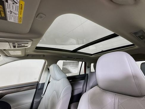 New 2026 Toyota Highlander Platinum AWD/4WD image 21