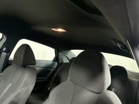 Certified 2025 Hyundai Elantra SEL image 43