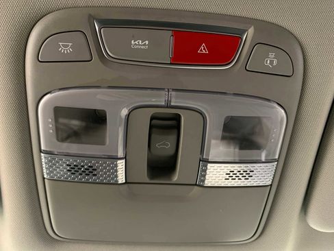 Used 2024 Kia Telluride EX w/ EX Captain's Chair Package image 6