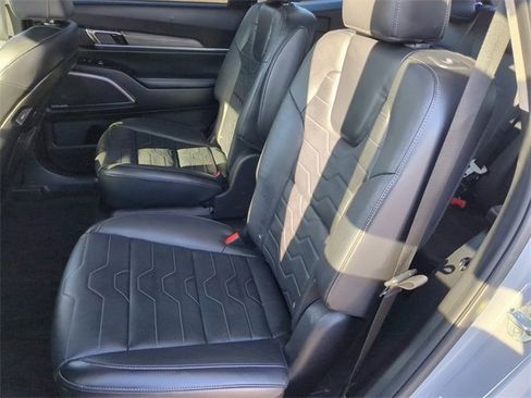 Used 2022 Kia Telluride SX w/ SX Prestige Package image 20