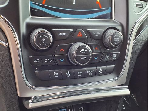 Used 2018 Jeep Grand Cherokee Limited image 21