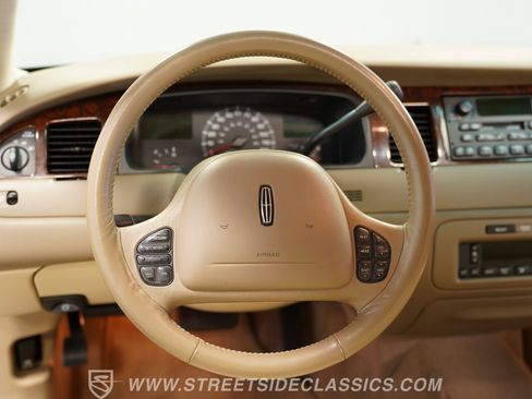 Used 2000 Lincoln Town Car Signature RWD image 40