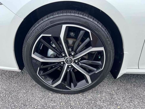 Used 2024 Nissan Altima 2.5 SR FWD image 33