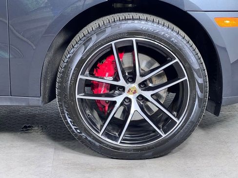 Certified 2022 Porsche Macan S AWD/4WD image 12