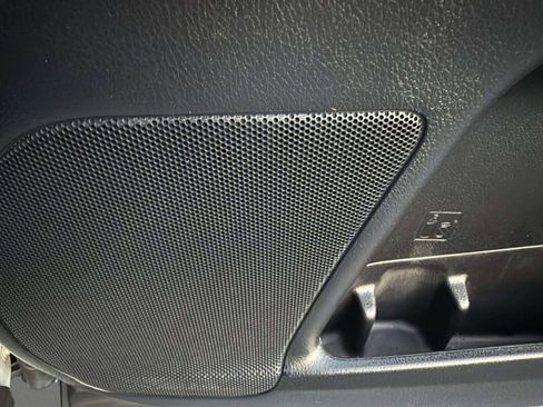 Used 2019 Toyota Highlander LE image 39