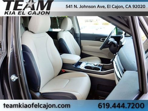 Certified 2025 Kia Carnival SX Prestige FWD image 12