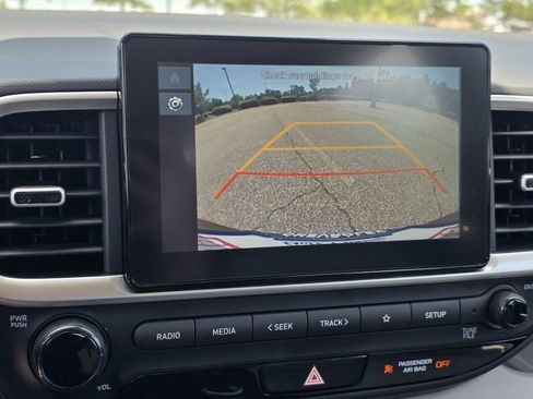Used 2025 Hyundai Venue SEL FWD image 17