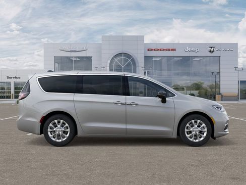 New 2026 Chrysler Pacifica Select image 22