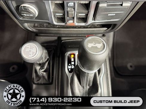 Used 2025 Jeep Wrangler Unlimited Sahara w/ Safety Group AWD/4WD image 27