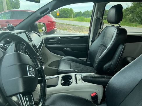 Used 2019 Dodge Grand Caravan SXT FWD image 10