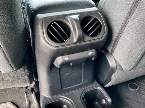 Used 2024 Jeep Wrangler Unlimited Sport AWD/4WD image 33