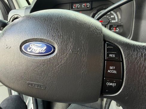 Used 2010 Ford E-350 and Econoline 350 Super Duty Wagon image 29