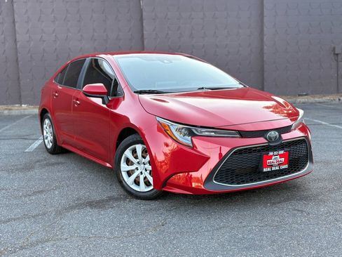Used 2020 Toyota Corolla LE FWD image 2
