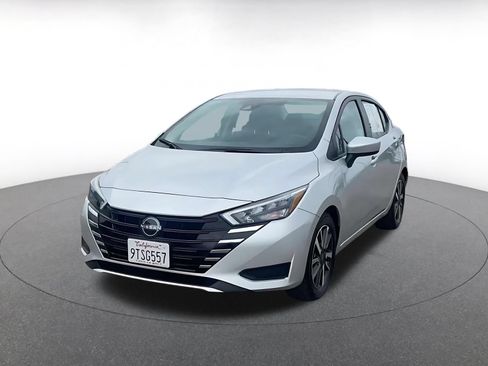 Used 2025 Nissan Versa SV FWD image 5