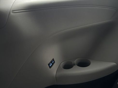 Used 2024 Toyota Sienna LE image 17