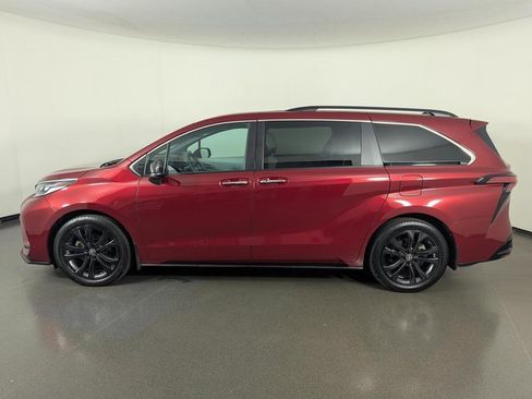 Used 2023 Toyota Sienna XSE image 5
