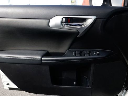 Used 2012 Lexus CT 200h image 42