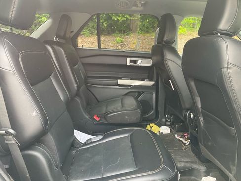 Used 2021 Ford Explorer Limited w/ Equipment Group 301A RWD image 13