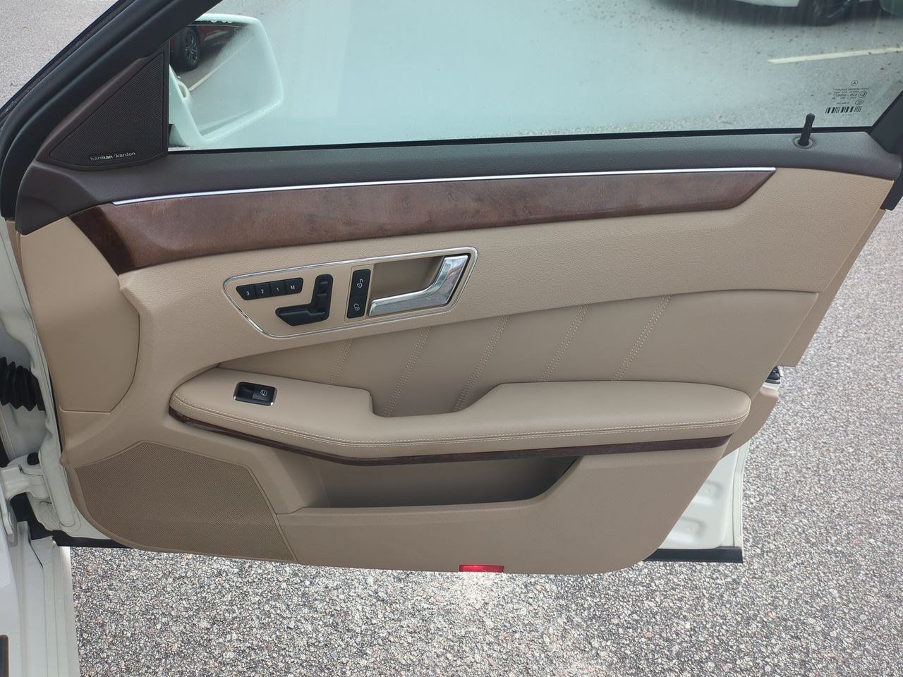 Used 2010 Mercedes-Benz E 350 Sedan image 38