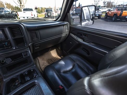 Used 2005 Chevrolet Silverado 2500 LT w/ Heavy-Duty Power Package image 24