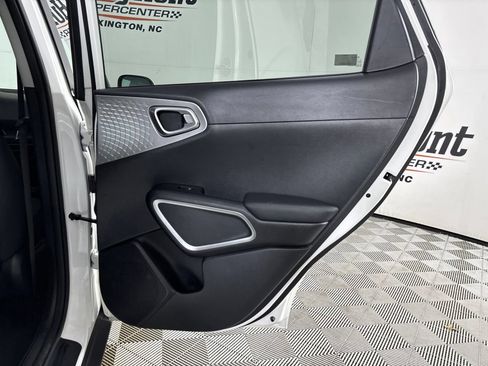 Used 2022 Kia Soul LX FWD image 26