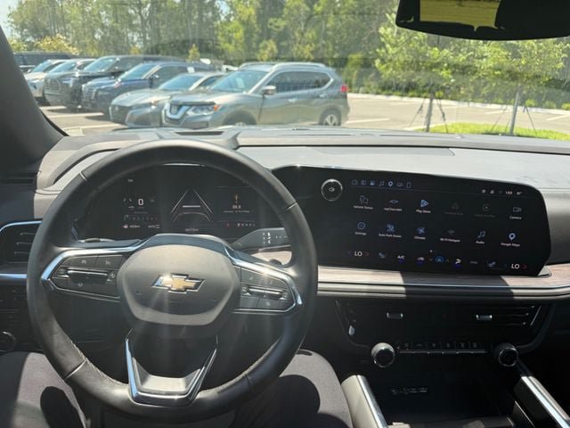 Used 2025 Chevrolet Tahoe LT AWD/4WD image 2