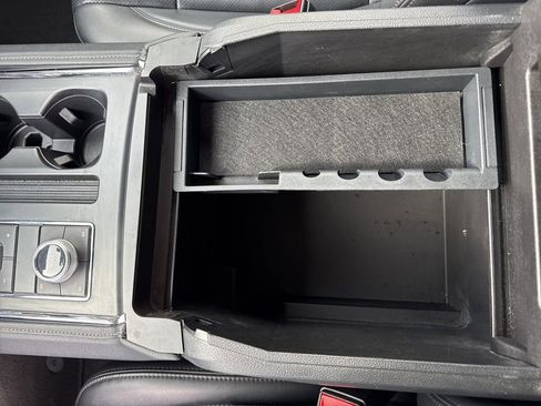 Used 2024 Ford Expedition XLT image 26