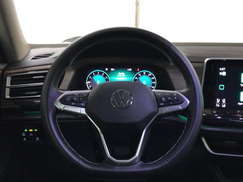 Used 2025 Volkswagen Atlas SEL AWD/4WD image 21