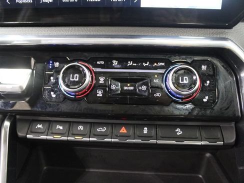 Used 2025 GMC Sierra 1500 Denali w/ Denali Reserve Package AWD/4WD image 38