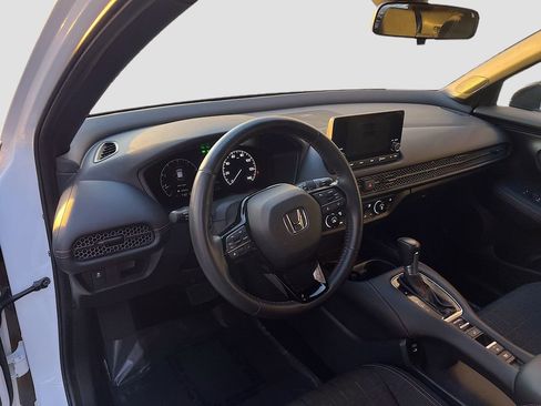 Used 2024 Honda HR-V Sport image 9