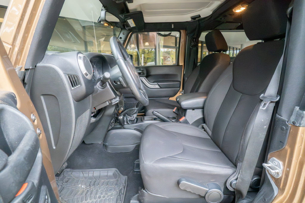Used 2015 Jeep Wrangler Sport AWD/4WD image 8