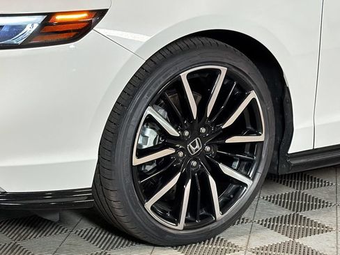 Used 2024 Honda Accord Touring image 4