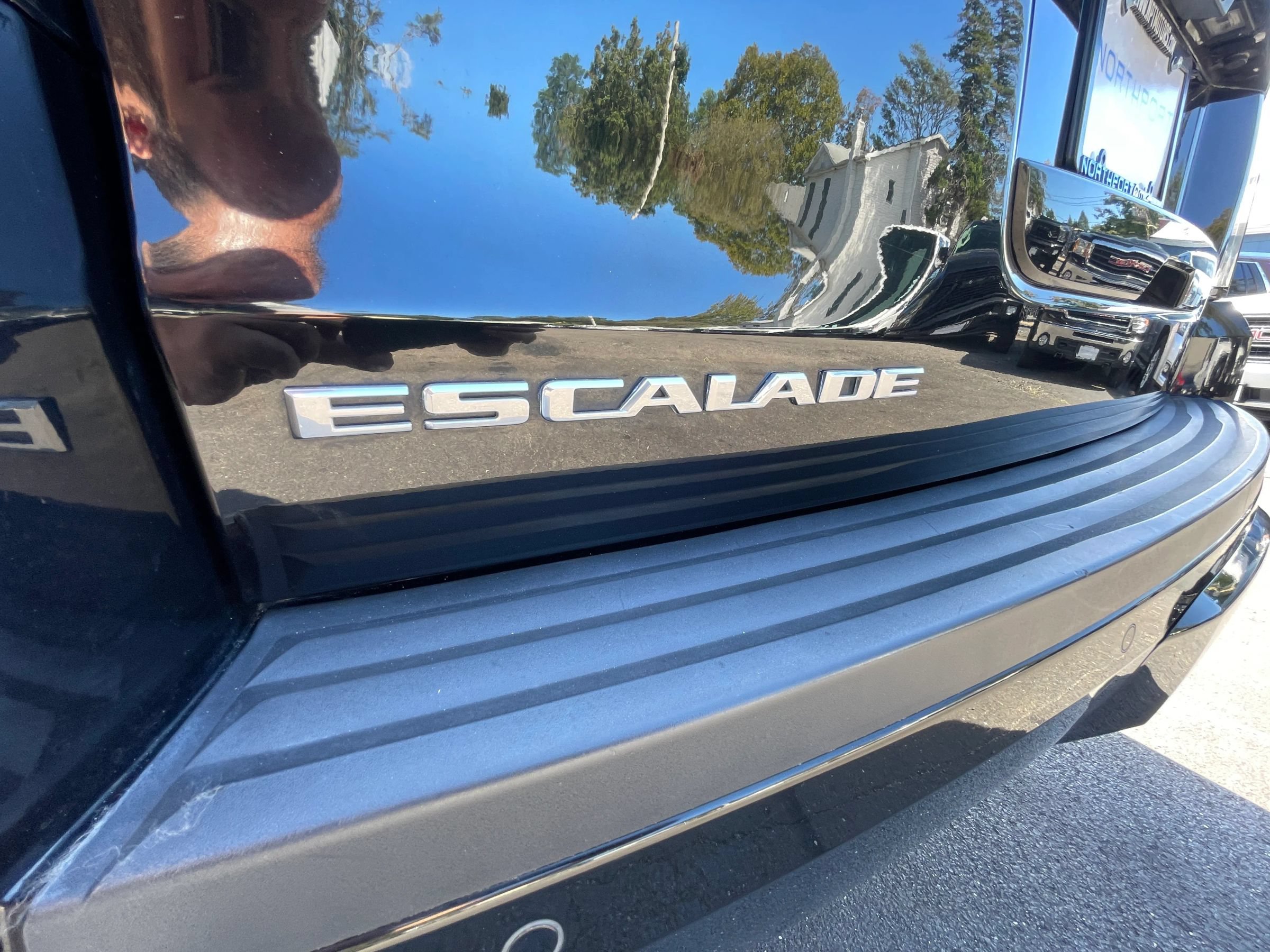 Used 2017 Cadillac Escalade Premium Luxury AWD/4WD image 32