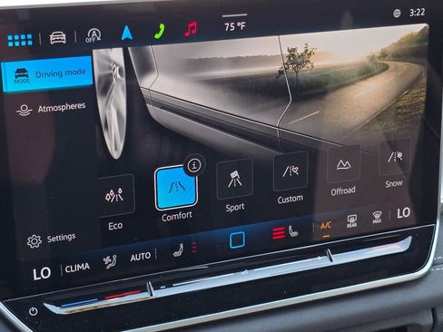Certified 2025 Volkswagen Tiguan SE R-Line AWD/4WD image 10