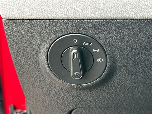 Certified 2022 Volkswagen Taos SE image 34